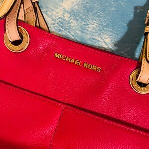 Michael Kors Vibrant fuscia Shoulder Bag